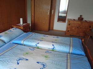 Schlafzimmer mit Arvenmöbeln