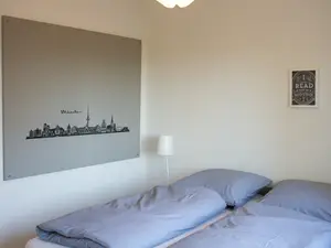 Eines von zwei Zimmern mit Doppelbett