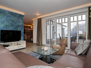 Wohnzimmer mit Ecksofa und TV