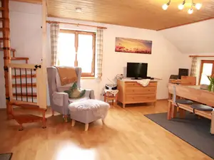 Der Treppenaufgang mit Schutz  links