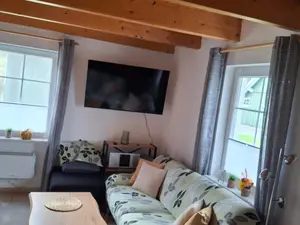 Gemütliche Sofaecke mit Fernseher