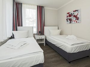 Schlafzimmer mit zwei Einzelbetten