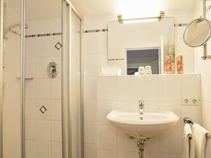 Badezimmer mit Dusche