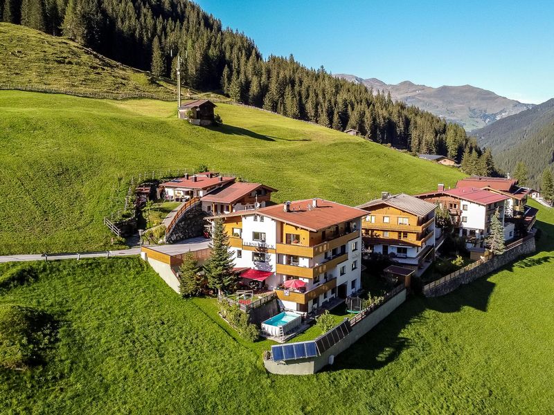 Fernerblick Apartments Hintertux Ansicht Sommer