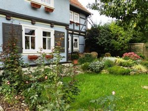 Bauerngarten, Sitzplatz im Garten ganz rechts vorm Haus