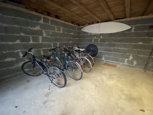Garage für Fahrräder & Mülleimerplatz