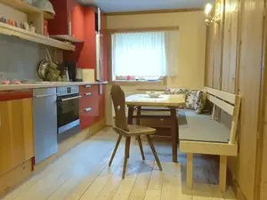 Wohn-Küche m. altem Holzgetäfel Wohn-Küche m. altem Holzgetäfel