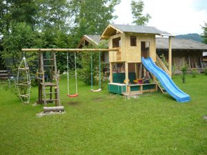 Garten mit Spielplatz