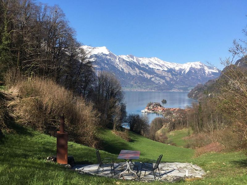 Einmalig schöne Aussicht auf Iseltwald, Brienzersee und Berge