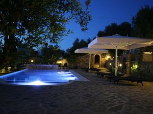 Pool Villa Castello