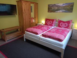 Schlafzimmer für 3 Personen mit TV