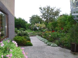 Blick von der Terrase in den Garten