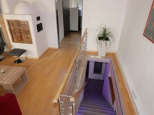 Wohnraum- Treppe nach unten