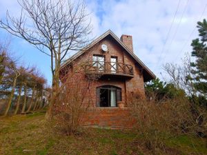 Haus im zeitigen Frühjahr