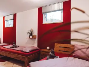 Rotes Schlafzimmer Ferienwohnung am Mainradweg Beuerlein Martin Stammheim Kolitzheim