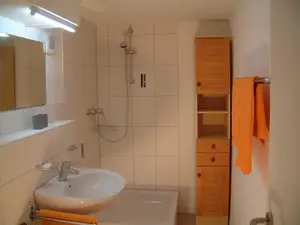 Ferienwohnung "Zeppelin" Badezimmer mit Duschkabine