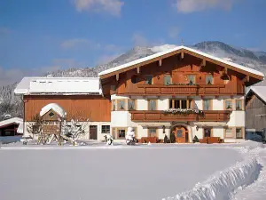 Winterurlaub am Bauernhof Hüttschmied Winterurlaub am Bauernhof Hüttschmied