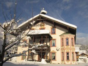 Hausansicht im Schnee