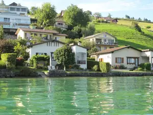 Haus vom See her gesehen Haus vom See her gesehen