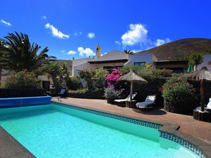 Pool. Poolterrasse mit beheizten Pool