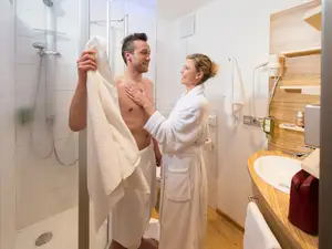 Badezimmer Doppelzimmer Thula Wellnesshotel Bayerischer Wald