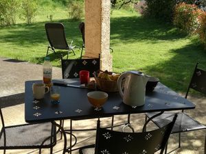 Coin repas sur la terrasse