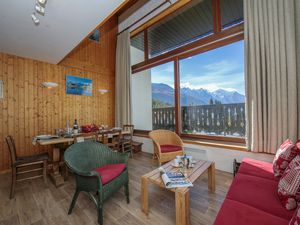 Helles Wohnzimmer mit Ausblick auf den Mont Blanc