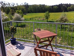 Balkon. mit Blick auf die Streuobstwiese