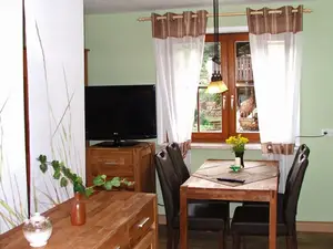 Ferienwohnung 3: Essbereich im Wohn-/Schlafzimmer