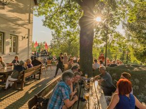 Terrasse des Dortwirt im Sommer