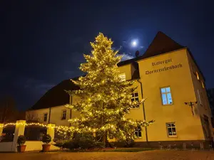 Weihnachtsbeleuchtung am Abend