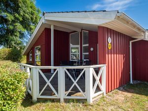 erste Terrasse mit Eingang