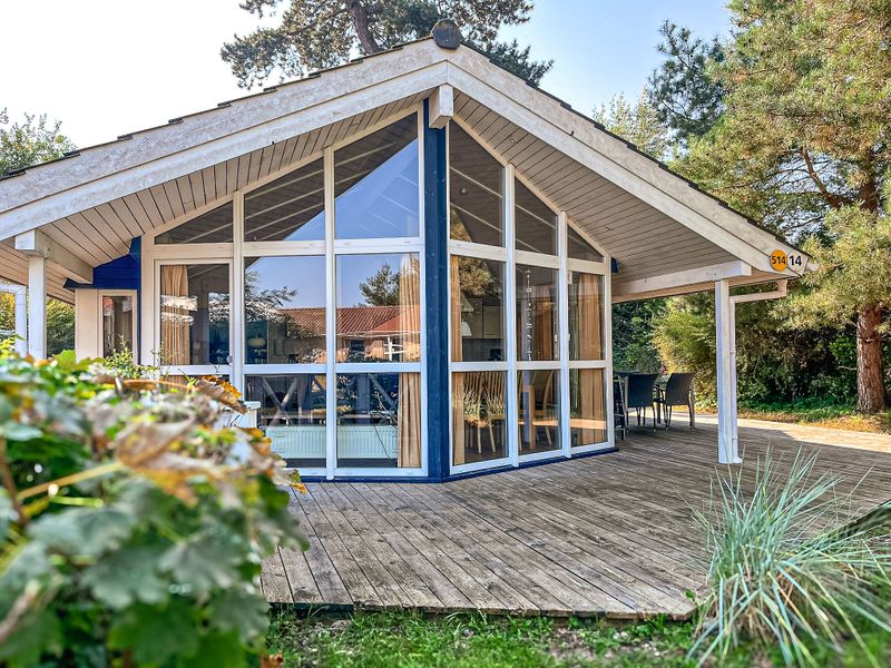 Terrasse mit Gartenmöbel