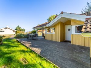 Eingangsbereich mit Blick zur Terrasse