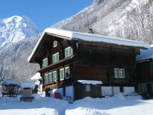 Unser Haus mitten im Winter