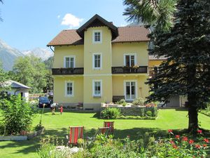 Villa Talheim im Sommer