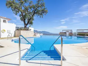 Infinity-Pool mit herrlicher Aussicht zum Entspannen