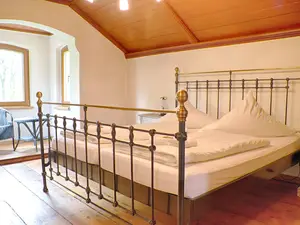 Schlafzimmer mit Doppelbett Wohnung "Burgmansarde"