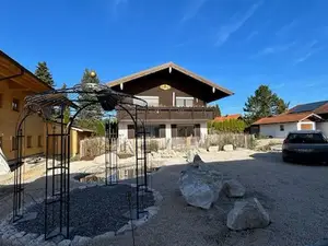 Haus Außenansicht mit Pavillon Haus Außenansicht mit Pavillon