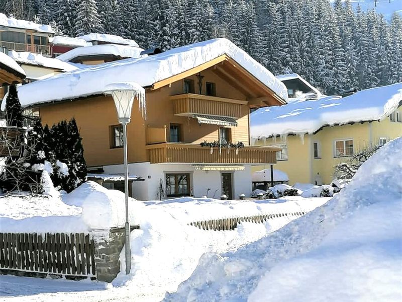 Außenseite Ferienhaus [Winter]