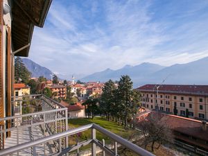 Blick vom Balkon des Wohnzimmers auf das Zentrum von Menaggio