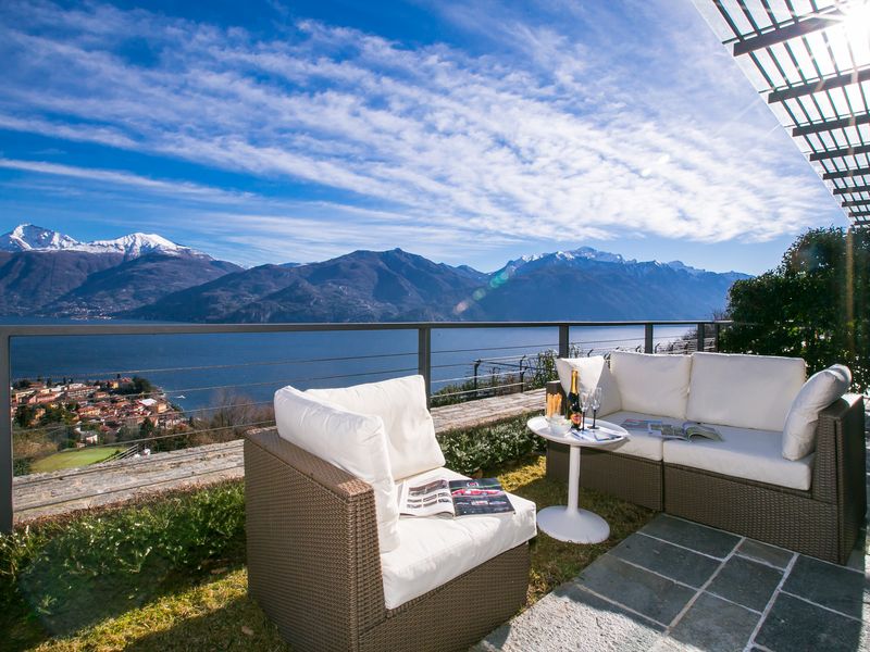 Private Terrasse mit Blick auf den See