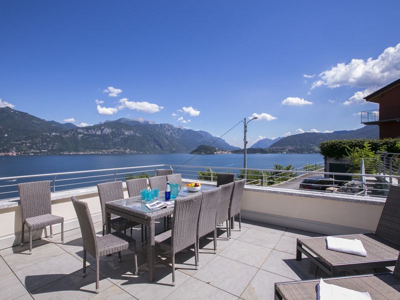 Ausblick auf den See und Bellagio von der Terrasse