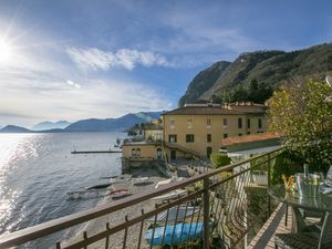 Blick auf Bellagio und Blick auf den See vom Balkon der Wohnung