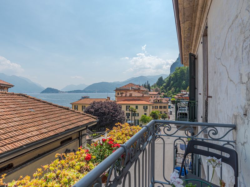 Eigentum Balkon Sitzecke für 2 mit Blick auf den See