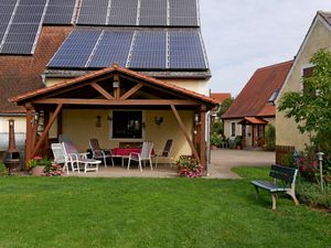 Freisitz hinter der Scheune, Richtung Süden, ruhig und gemütlich