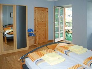 Schlafzimmer 1