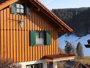 Straßenansicht mit Blick in den Garten/Terrasse