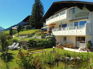 Hausansicht Vier Jahreszeiten Hausansicht Vier Jahreszeiten