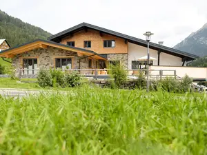 Außenansicht im Sommer